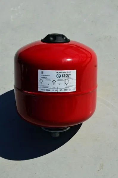 Расширительный бак 5 л. STOUT М 3/4"
